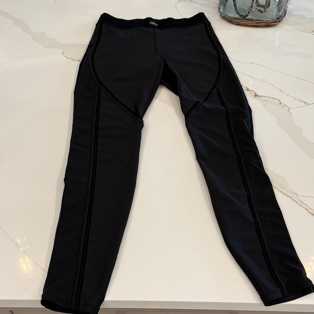 ALO Yoga Black airlift legging with thick waist band and side mesh detailing